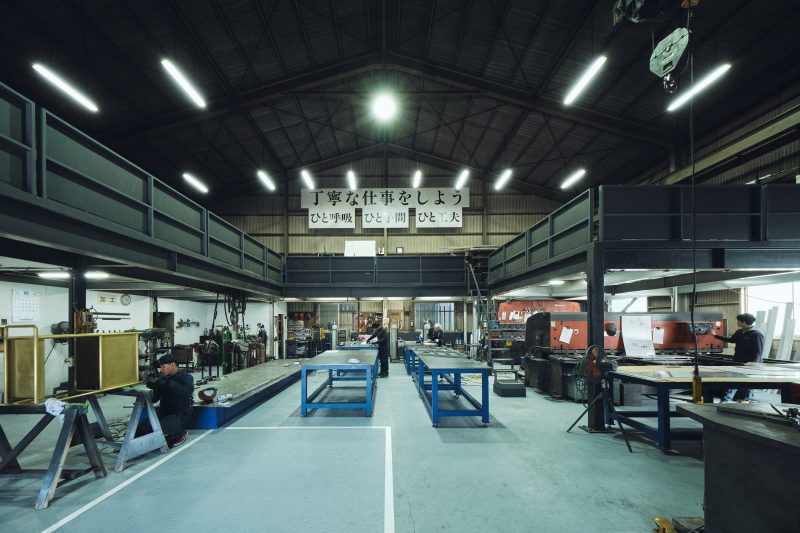 https://am.cornerz.jp/wp-content/uploads/2022/12/本社工場1F-800x533.jpg